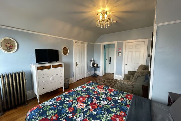 Room 74 of 90