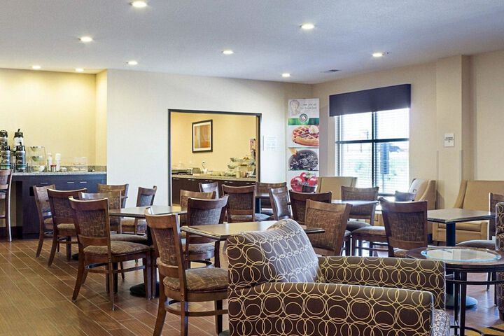 Quality Inn & Suites Minot North