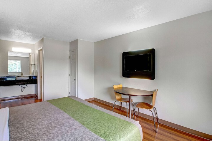 Room 32 of 41