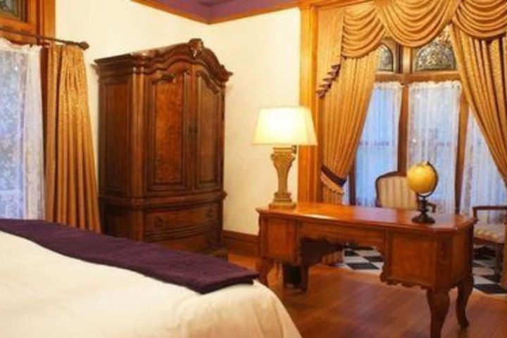 Room 16 of 102