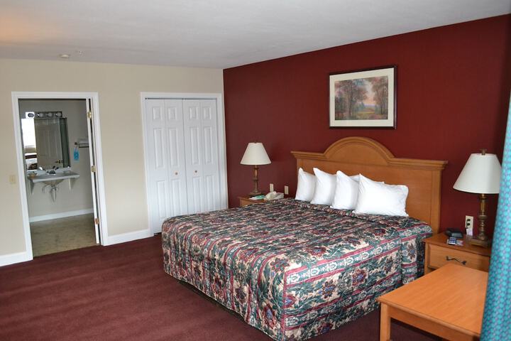 Room 8 of 18