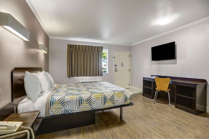 Room 16 of 28