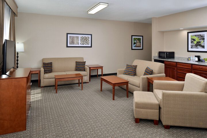 Room 25 of 40