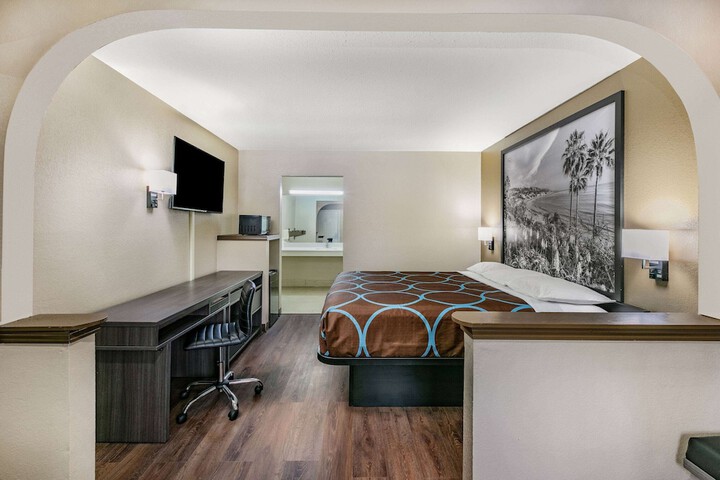 Room 18 of 26