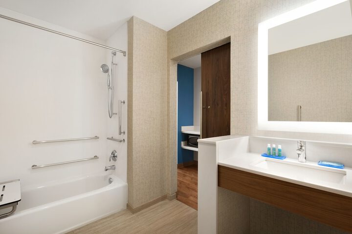 Room 16 of 27