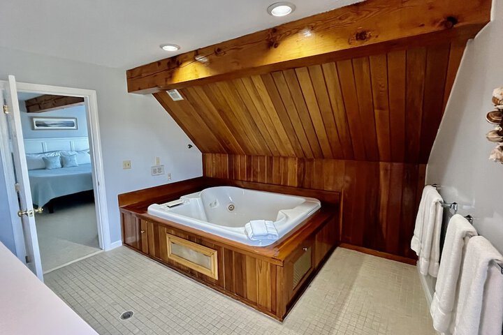 Hot Tub 51 of 60