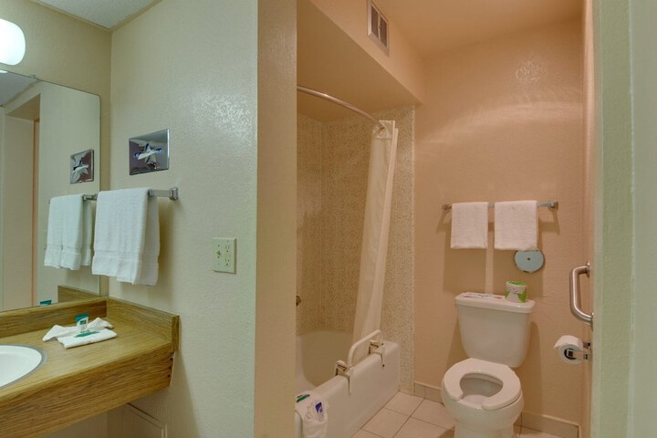 Room 26 of 37