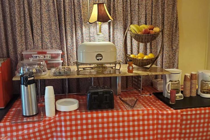 Breakfast/Coffee Service 42 of 48