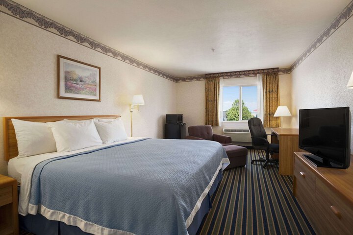 Room 32 of 57