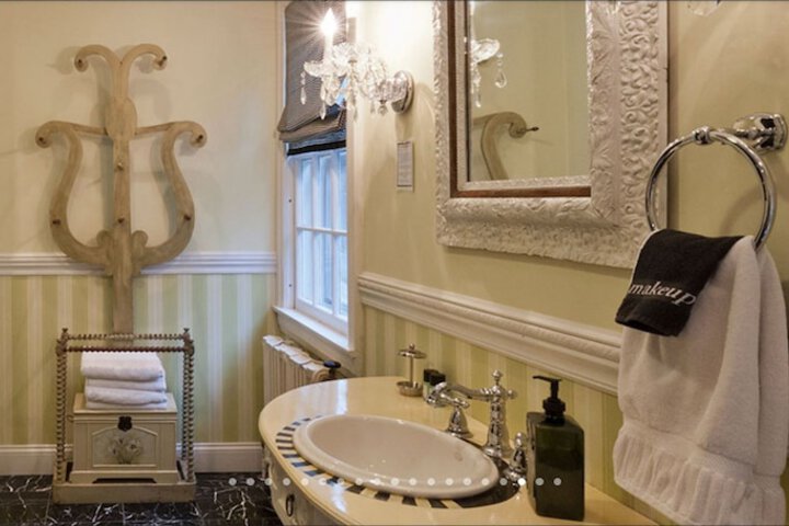 10 Fitch Luxurious Romantic Inn
