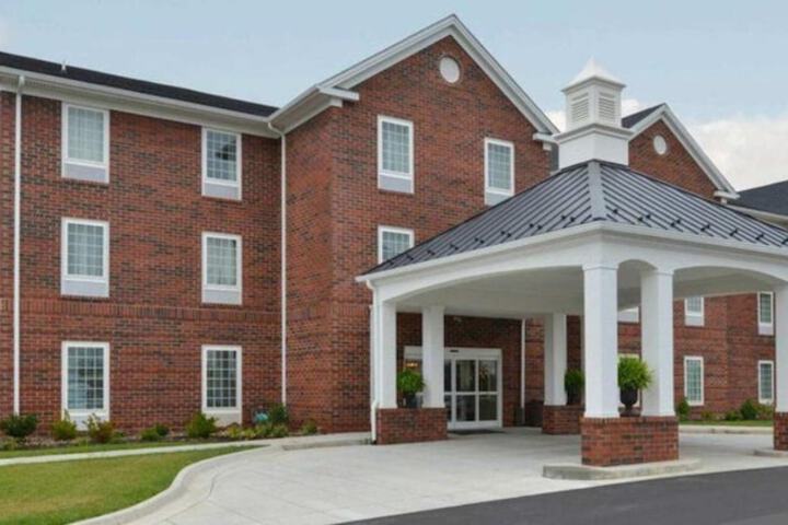 Appomattox Inn and Suites