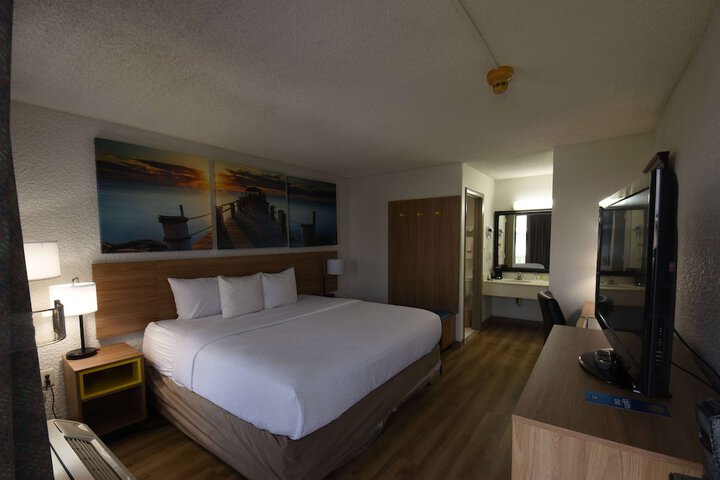 Days Inn by Wyndham Stuart