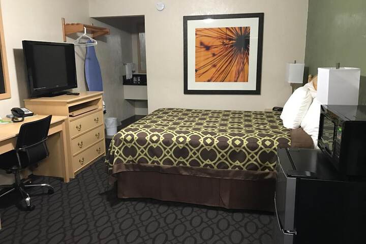 Room 12 of 25