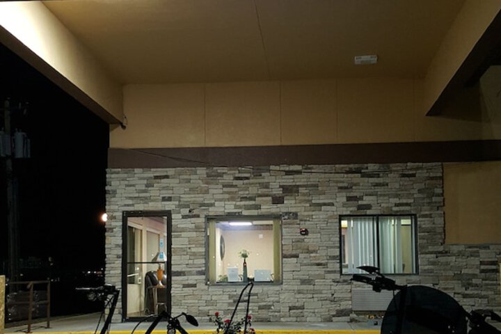 Americas Best Value Inn & Suites Harrisonville
