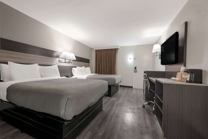 Room 13 of 30