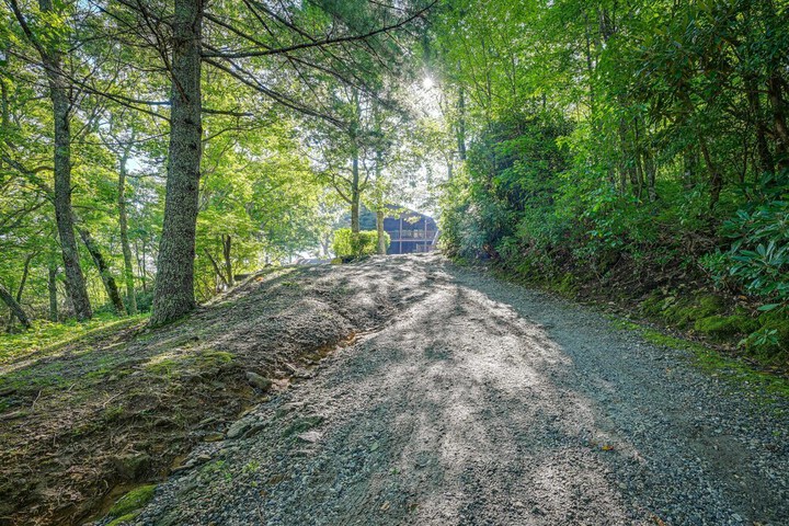 Cullowhee Mountain Retreat w / Deck and Fire Pit!