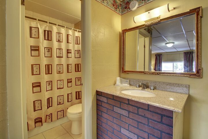 Room 17 of 21