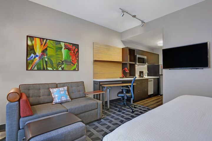 Room 25 of 47