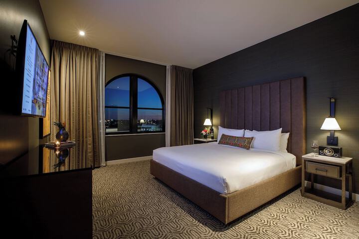 Room 47 of 99