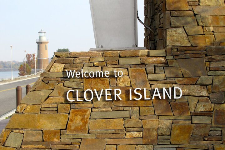 Clover Island Inn