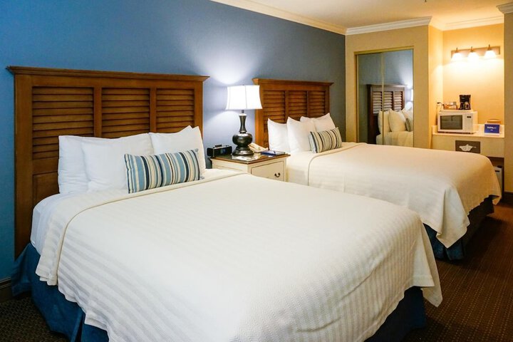 Sand Pebbles Inn