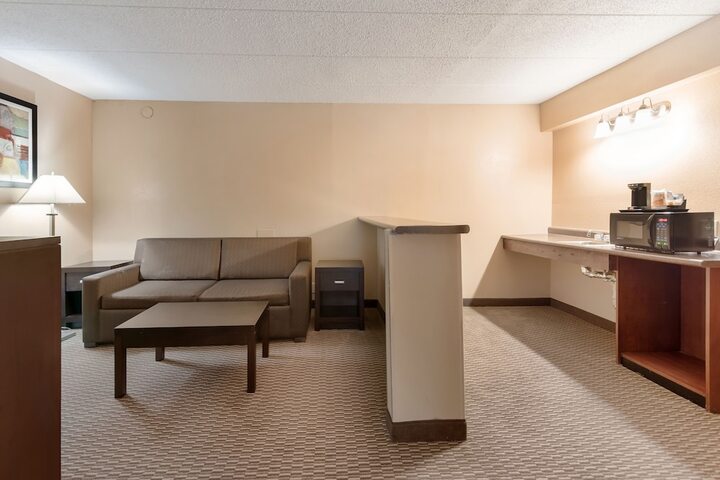 Room 10 of 37