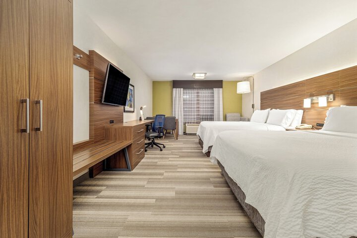 Room 180 of 348