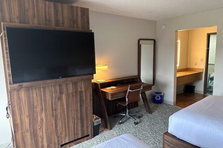 Room 46 of 83