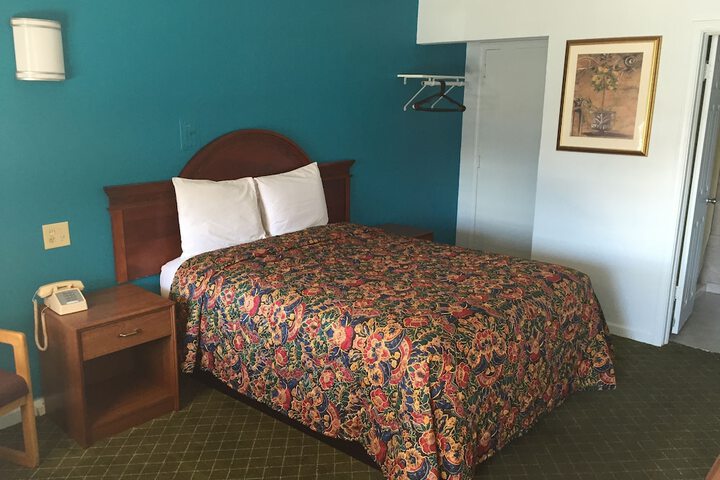 Room 11 of 33