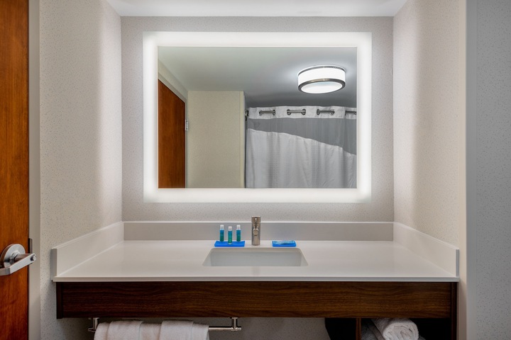 Room 10 of 29