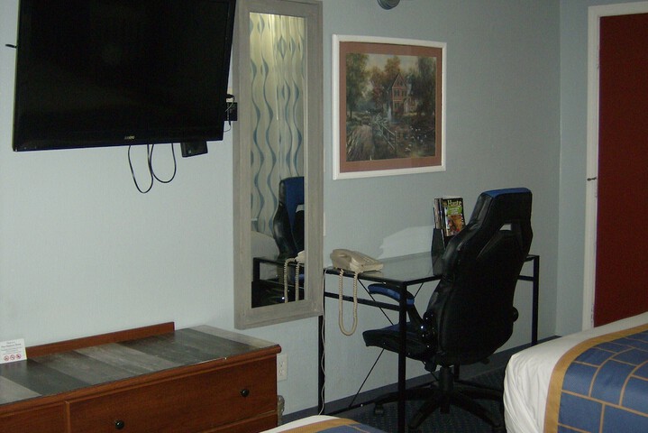 Room 26 of 38