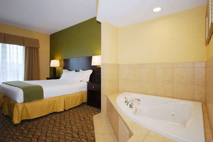 Room 19 of 34
