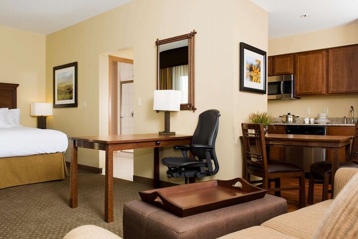Room 25 of 40