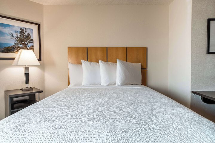 Room 16 of 23