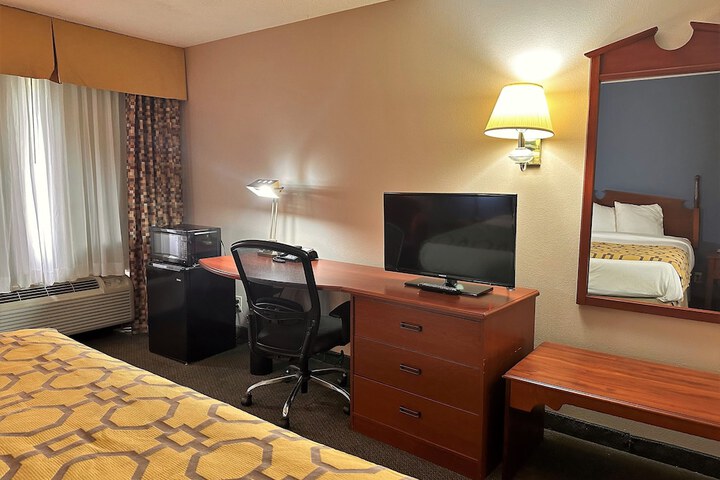 Room 13 of 19