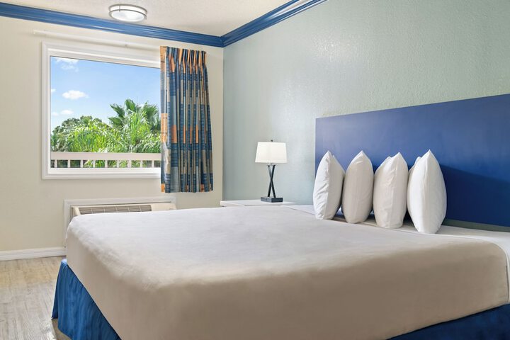 Room 15 of 27