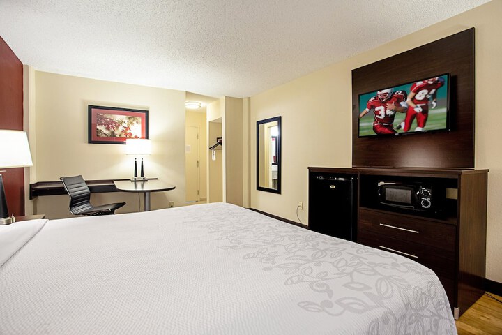 Red Roof Inn PLUS+ Wichita East