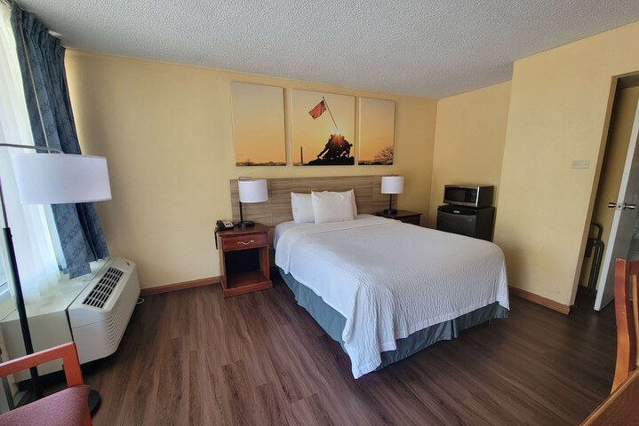 Days Inn by Wyndham Alexandria South