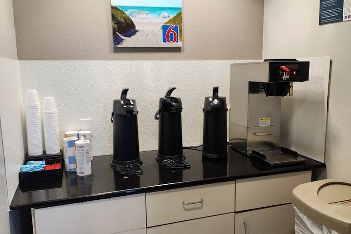Breakfast/Coffee Service 29 of 32