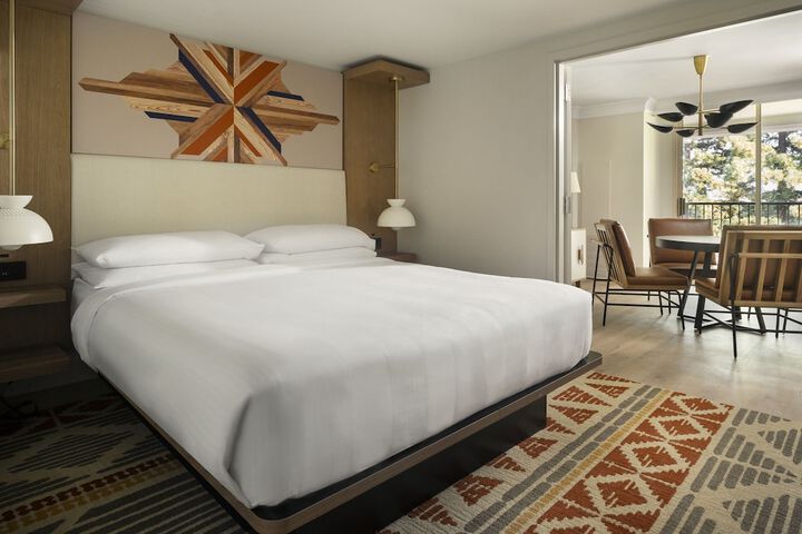 Room 33 of 65