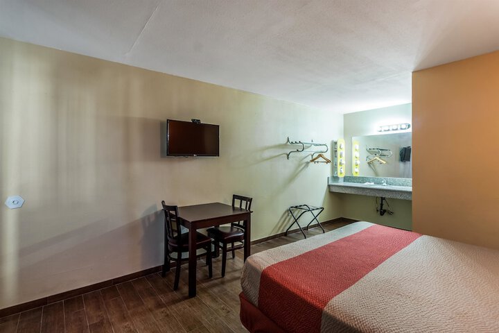Room 34 of 68