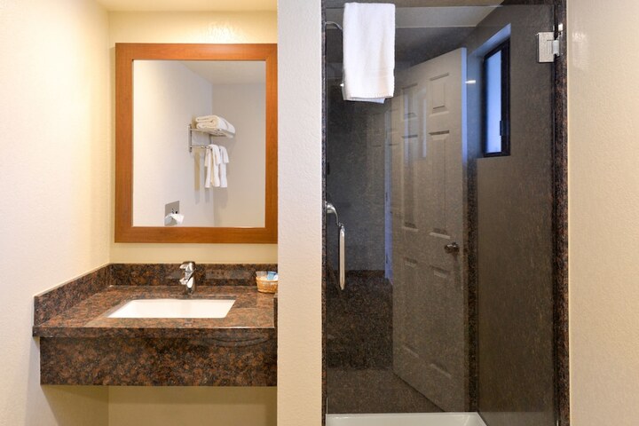 Room 28 of 49