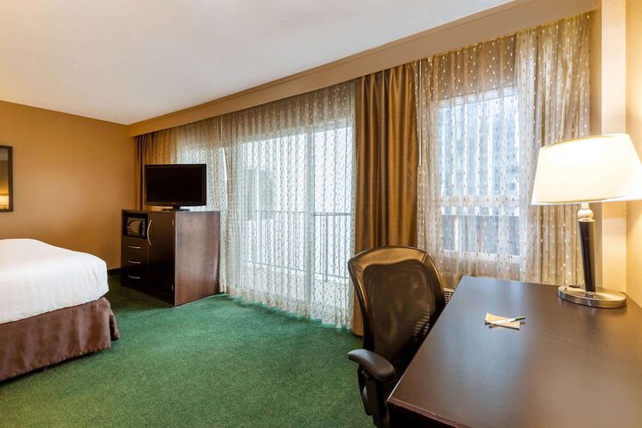 Room 25 of 33