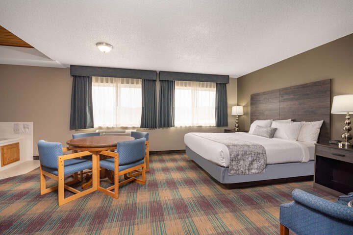 Room 8 of 28