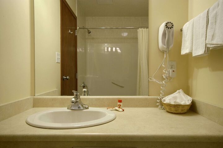 Room 17 of 27