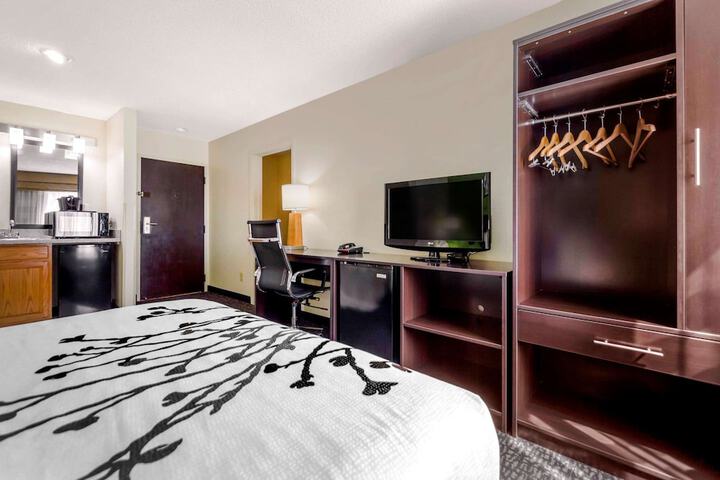 Room 12 of 37
