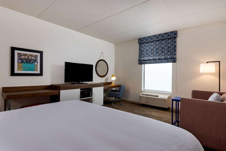 Room 13 of 32