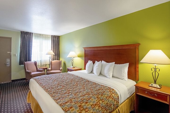 Room 10 of 30