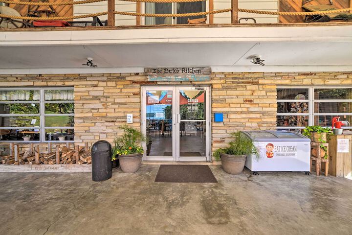 Rustic Dog-friendly Cabin w / Deck & Fire Pit!