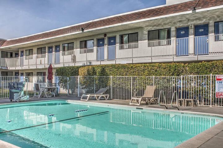 Motel 6 Mojave CA